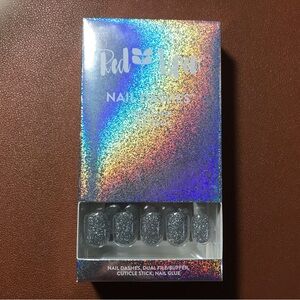 Short Square Press On Nails New In Box Henlee’s Tinsel